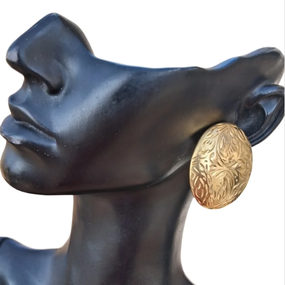 Vintage Ornate Gold Etched Oval Statement Earrings • 80s Retro Studs